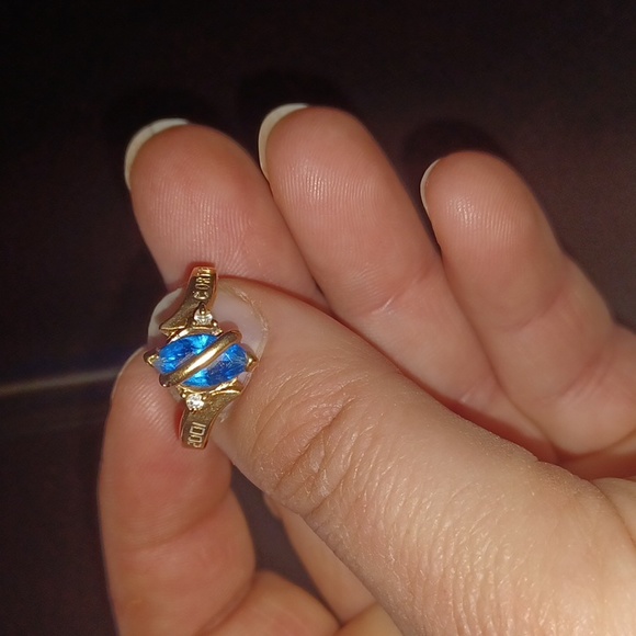 Kay Jewelers Jewelry - 10K Yellow Gold Blue Spinnel Ring